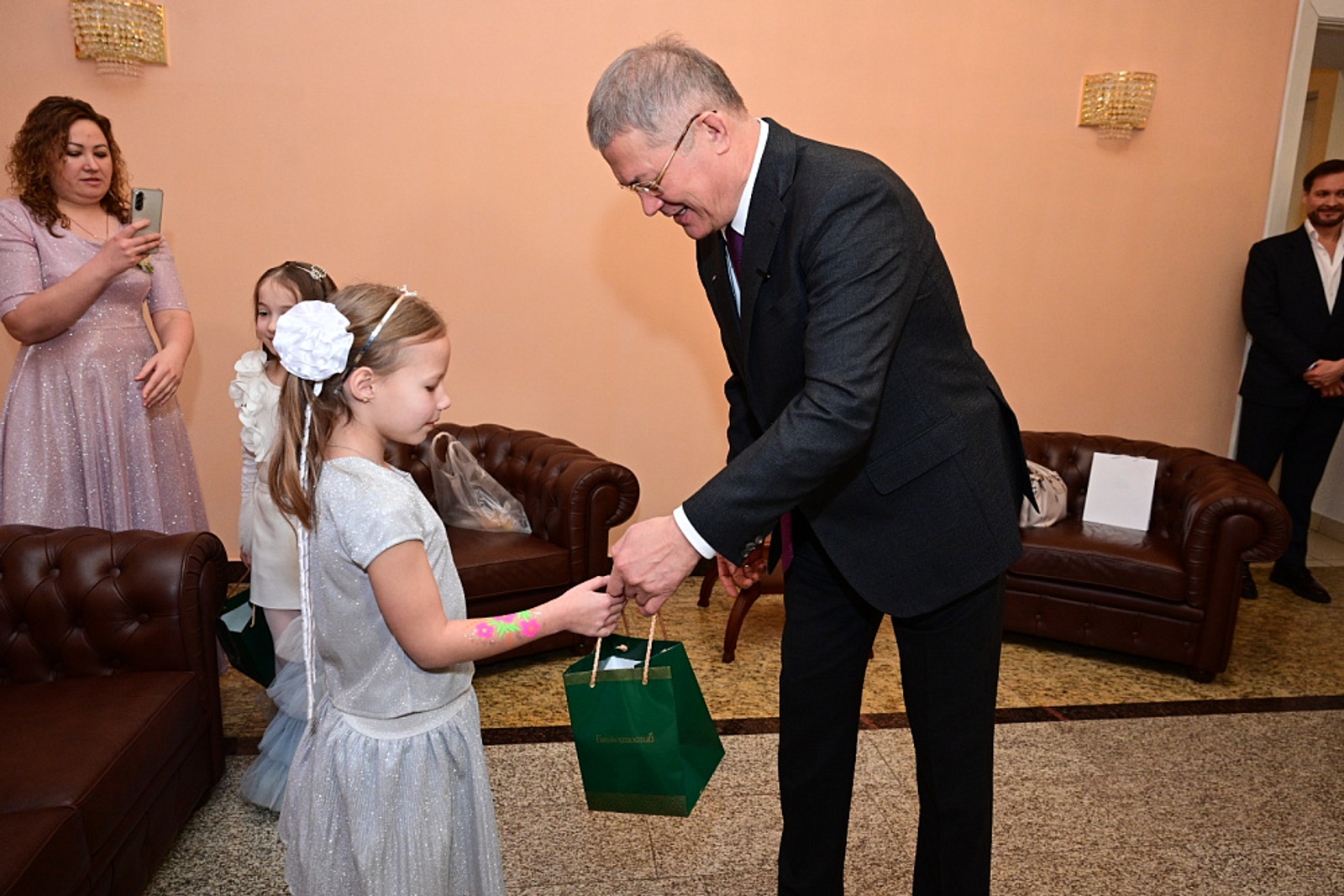 «Бал маленьких принцесс» в Уфе собрал детей со всей республики